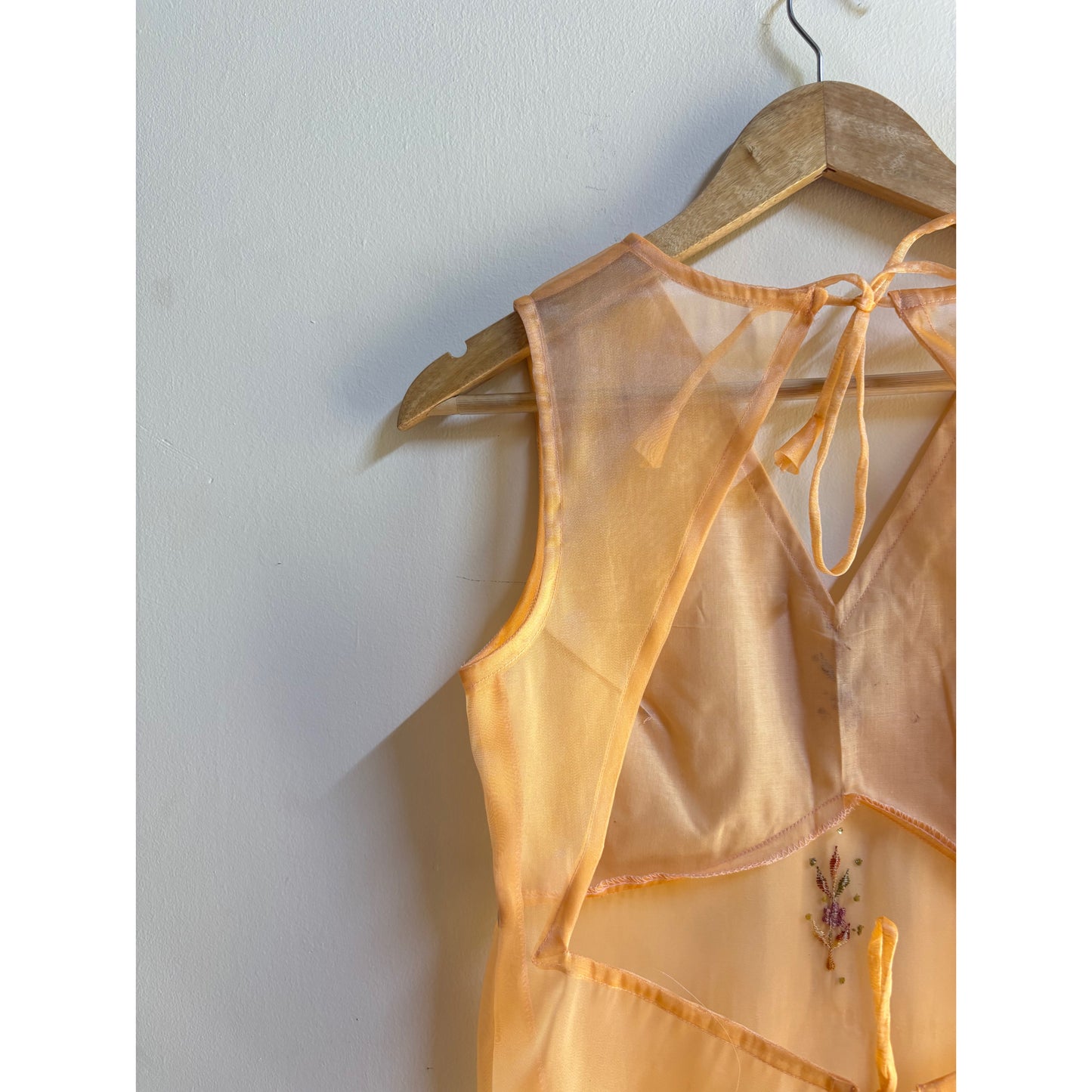 Butter yellow top