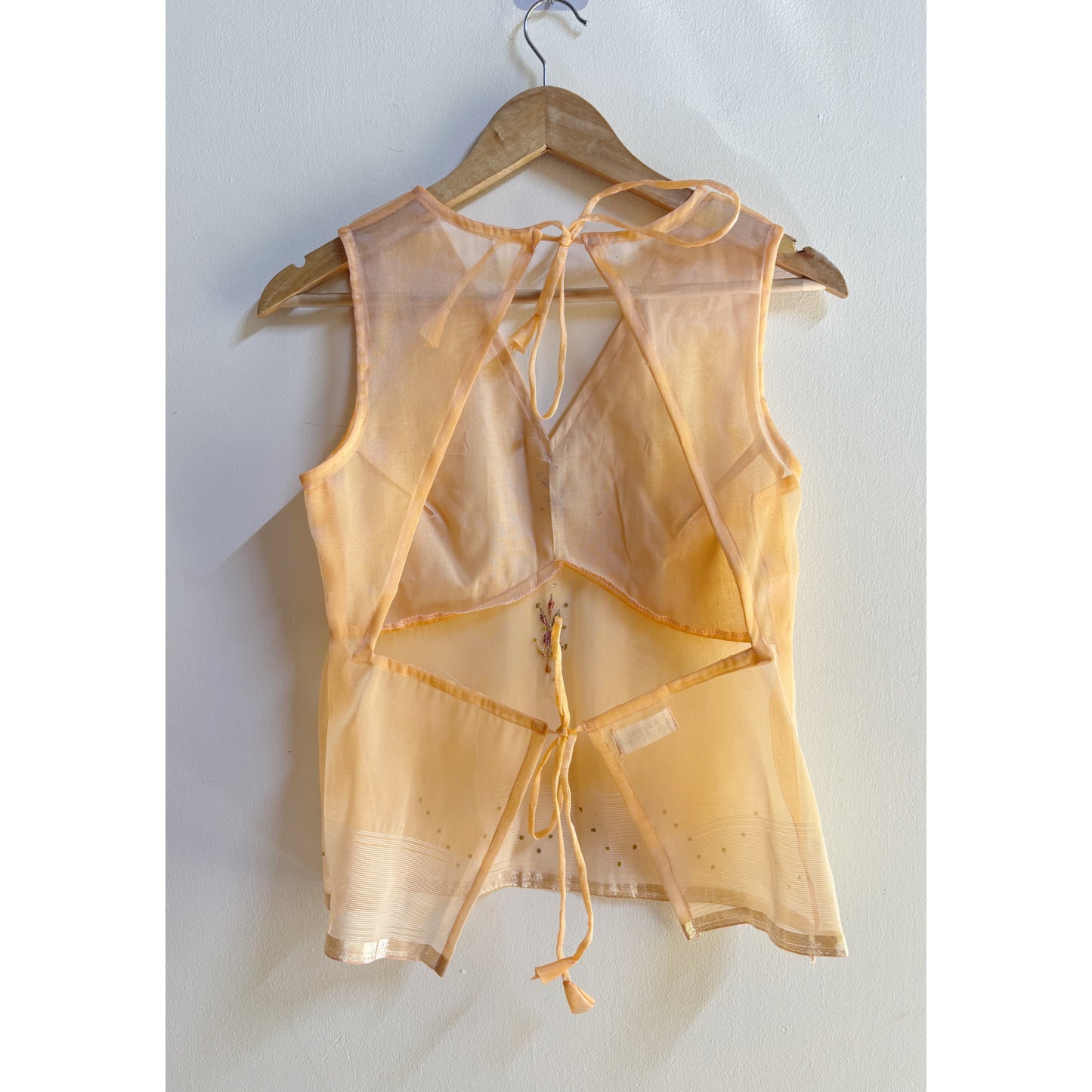 Butter yellow top