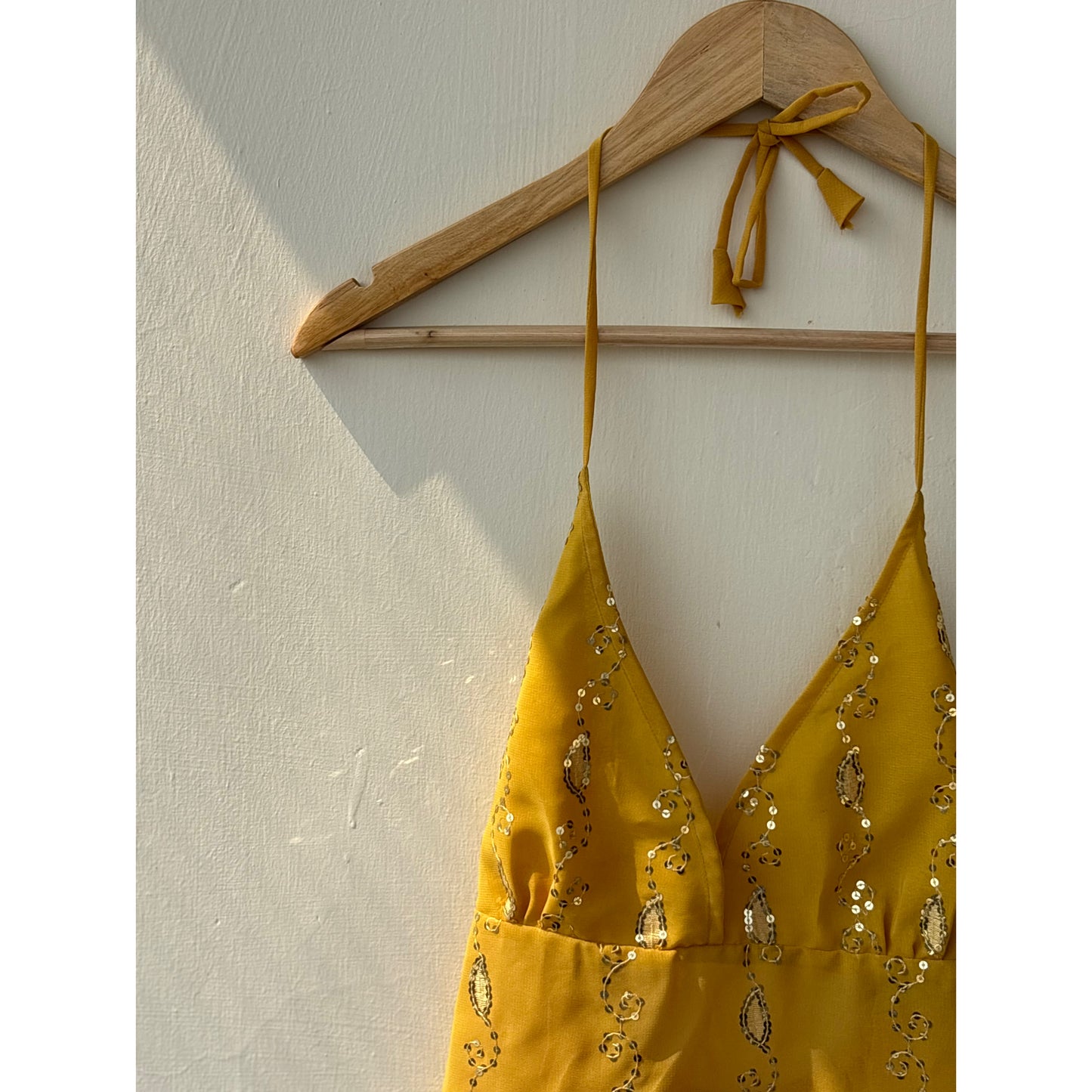 Yellow sequins beauty!