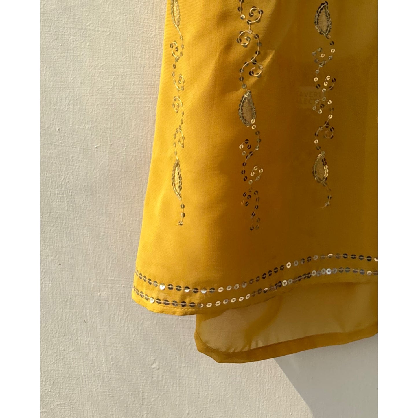 Yellow sequins beauty!