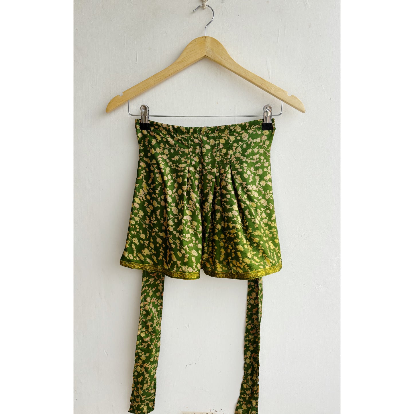 Green floral top