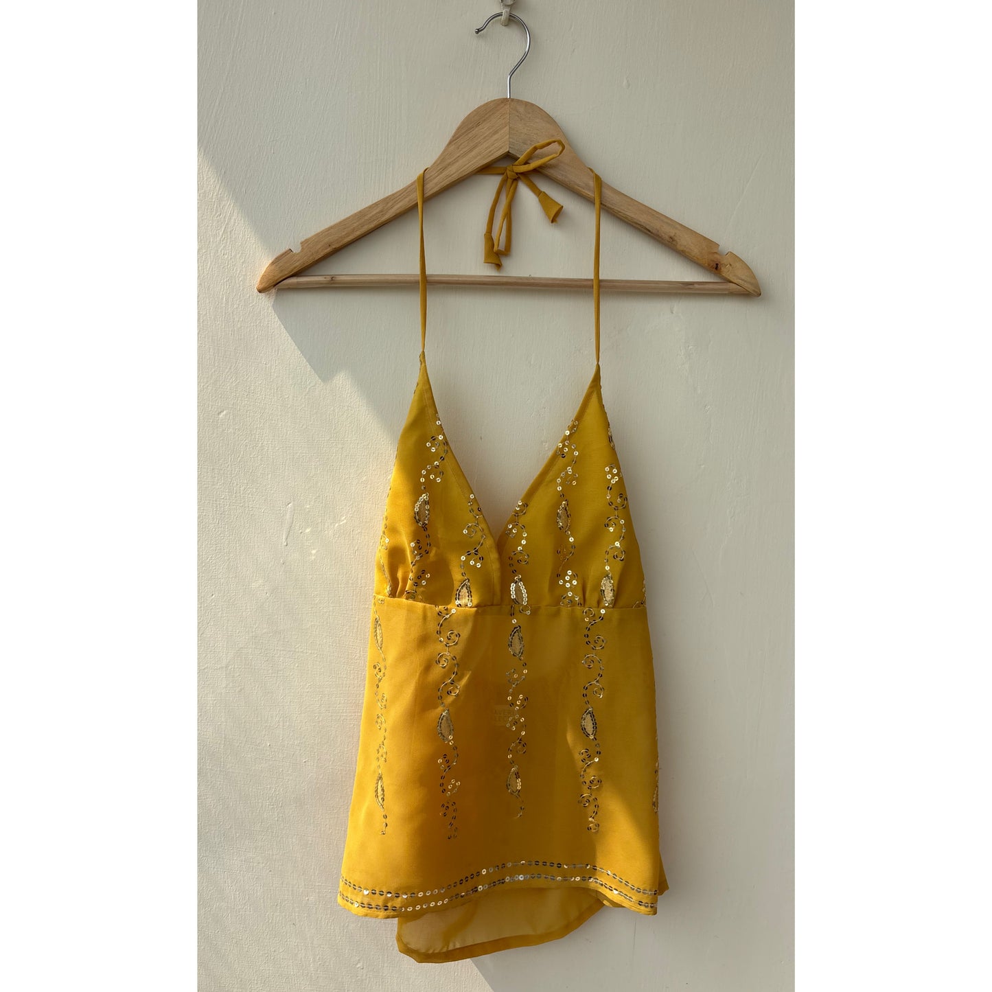 Yellow sequins beauty!