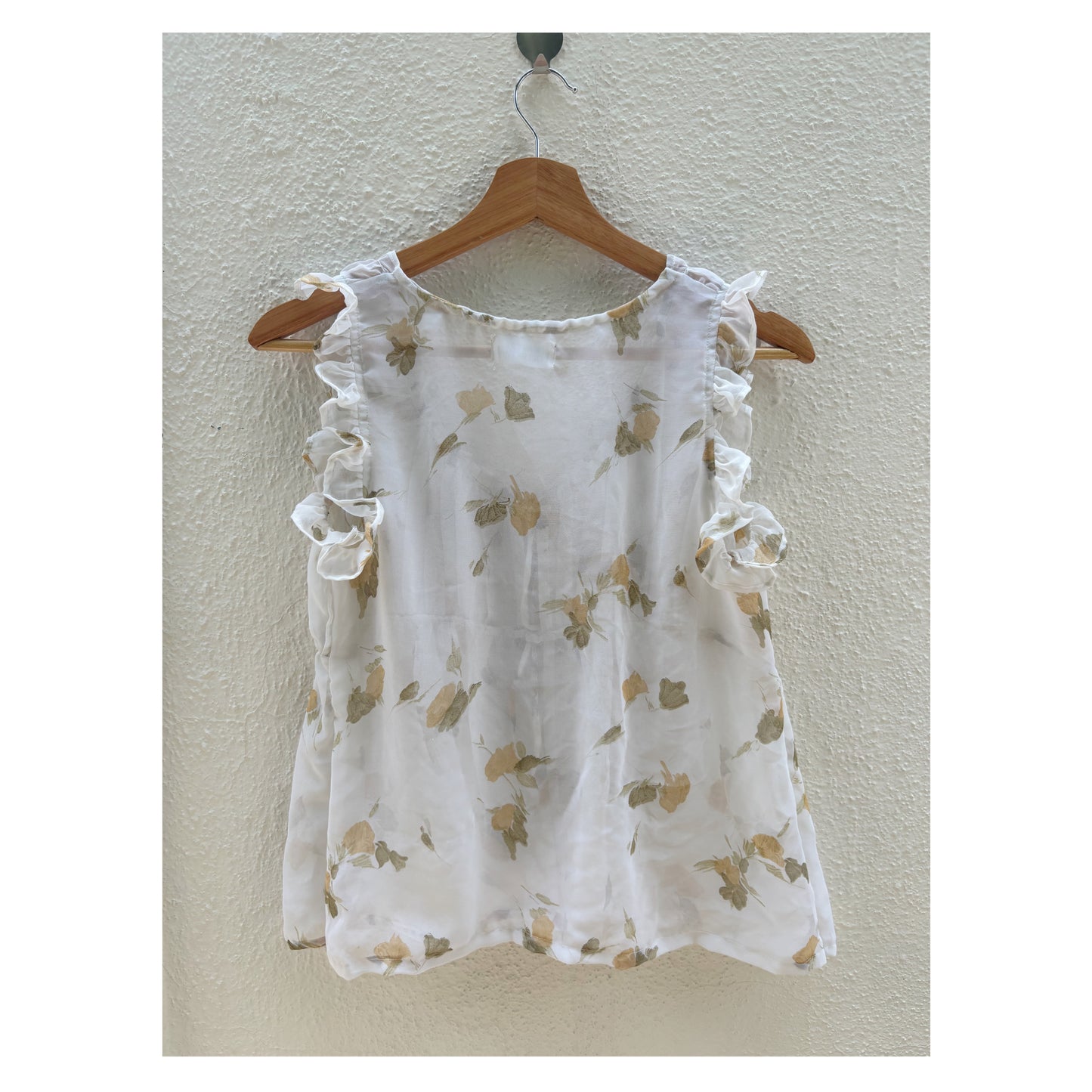 White roses top