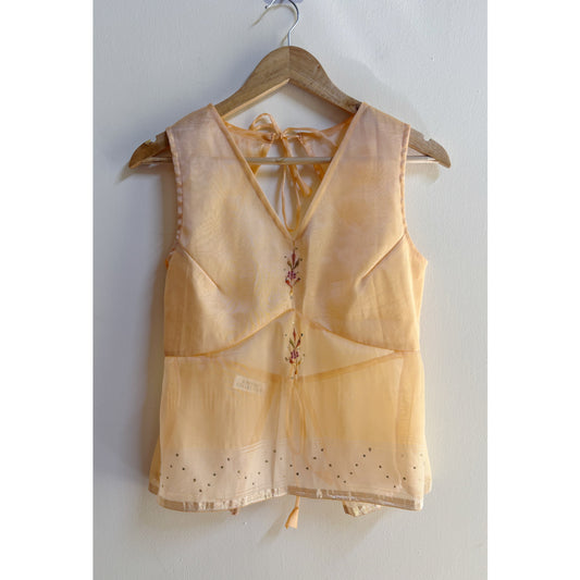 Butter yellow top